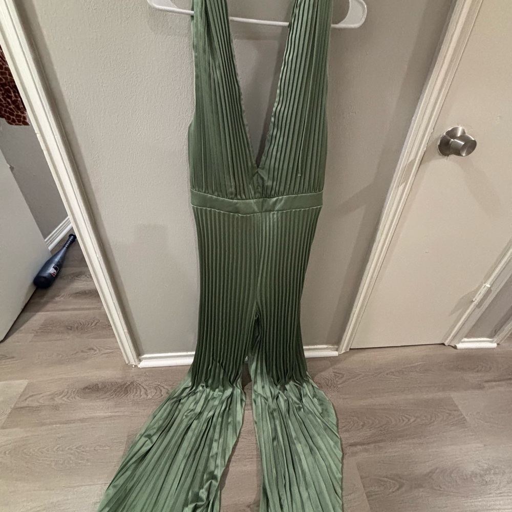 AE Elegant Green Pleated Jumpsuit